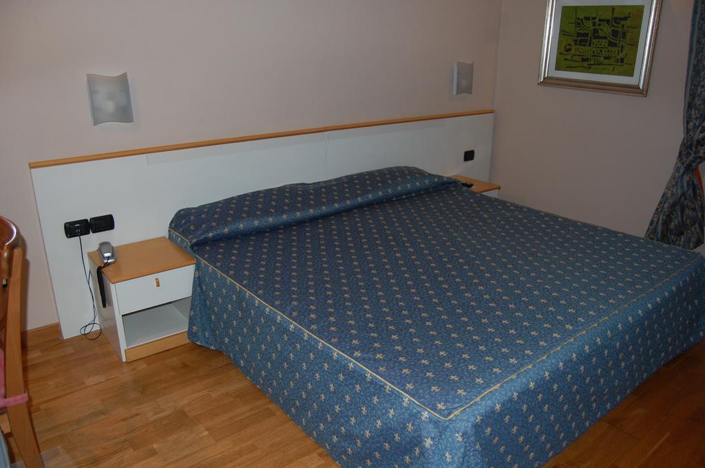 Albergo Ristorante Sant'Eustorgio Arcore Ruang foto