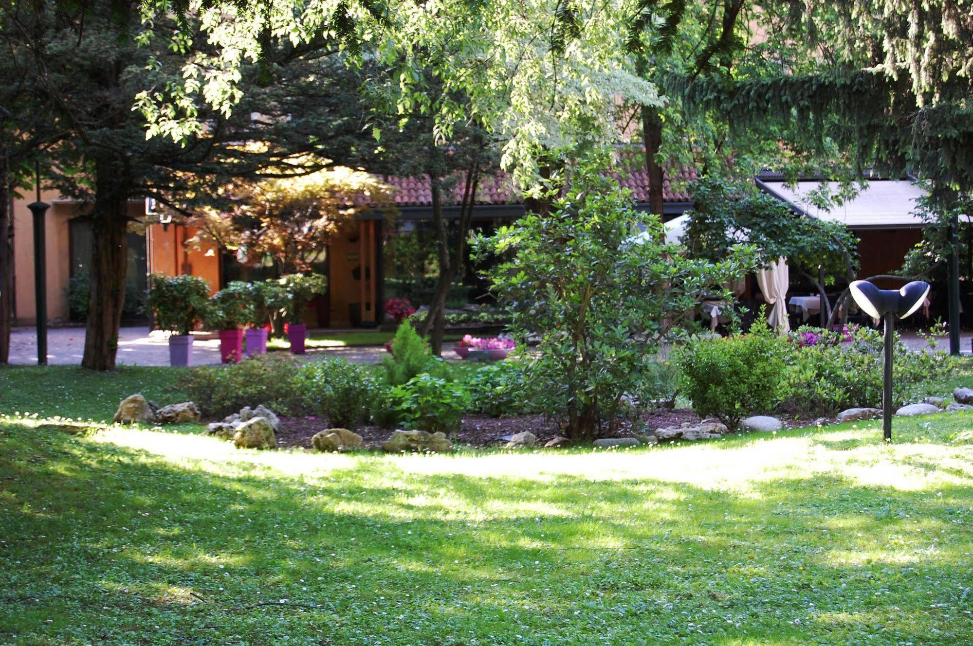 Albergo Ristorante Sant'Eustorgio Arcore Bagian luar foto