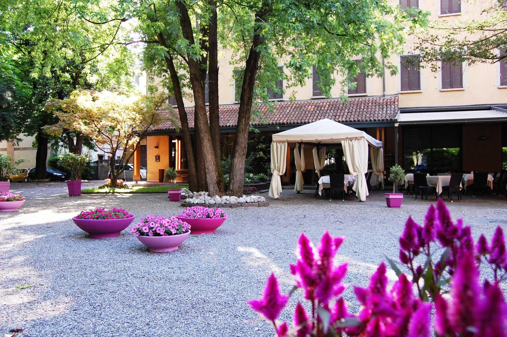 Albergo Ristorante Sant'Eustorgio Arcore Bagian luar foto