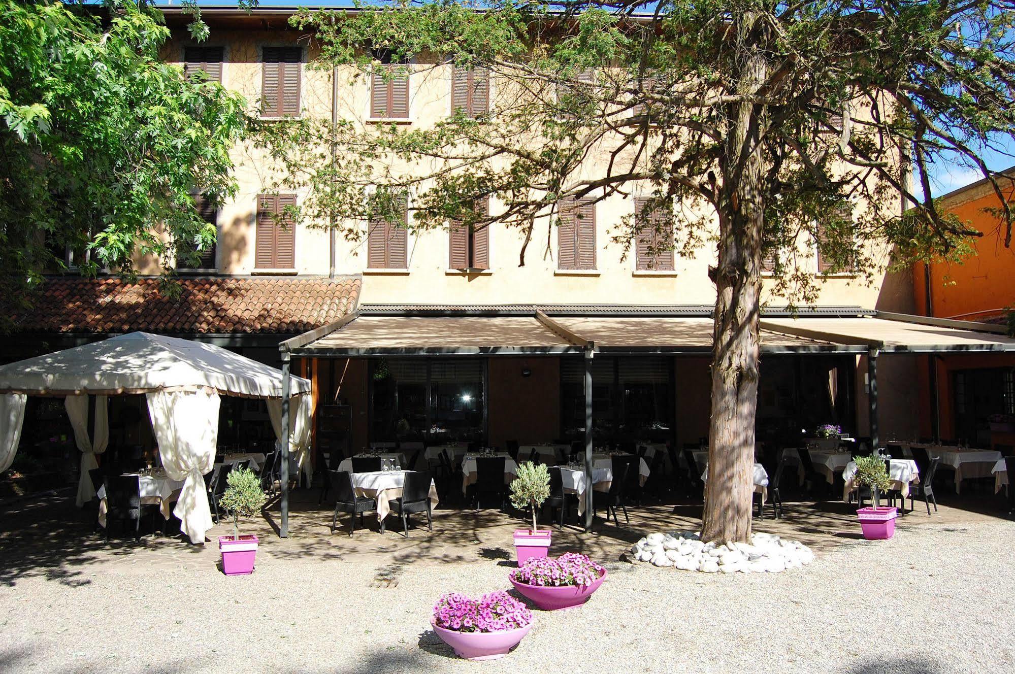 Albergo Ristorante Sant'Eustorgio Arcore Bagian luar foto